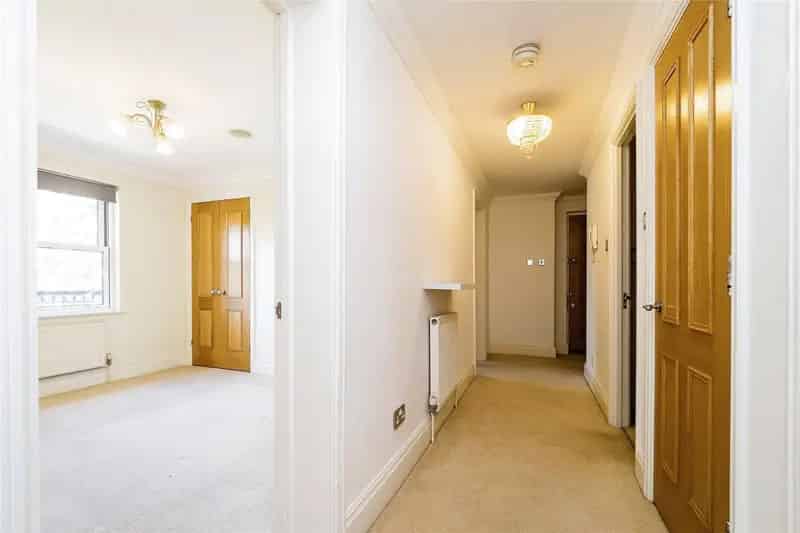 Luxury 2 Bed 2 Bath Apartment Golf Views Secure Parking No Onward Chain