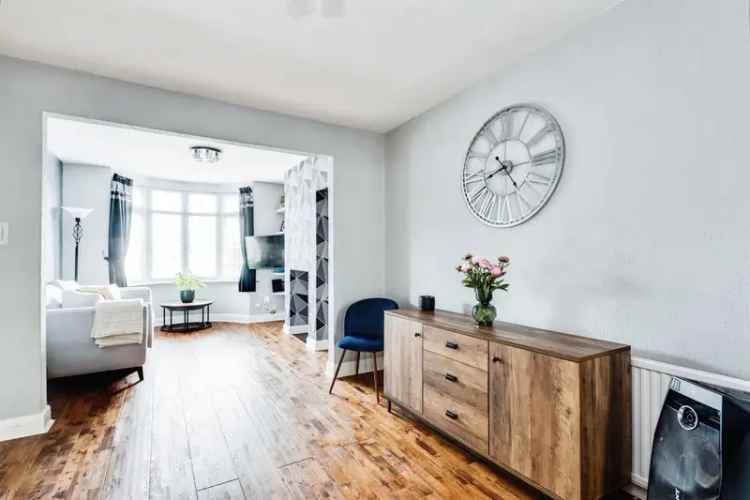 Four Bedroom Semi-Detached House in Rodbourne Cheney