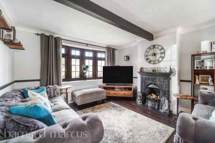 Family Home with Solar Panels and Large Garden Near Schools and Shops