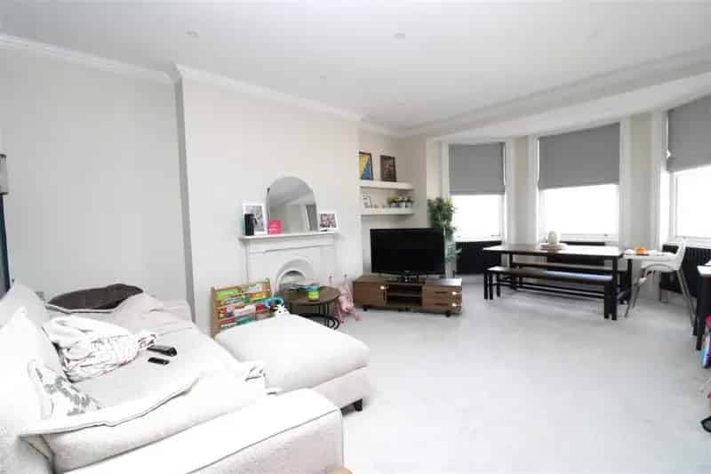 Hove Seafront 3 Bedroom Split Level Apartment