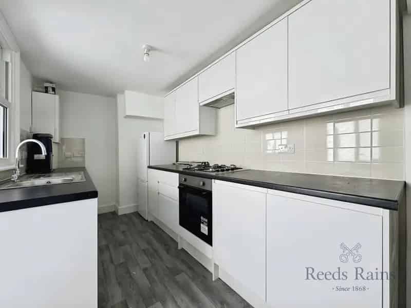 1 Bedroom Flat to Rent SW12 Newly Refurbished Garden