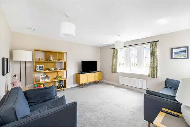 4 Bed Detached House with 2 Reception Rooms Roslin