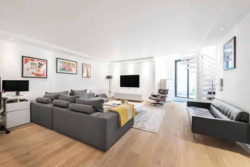 Spacious 3-Bedroom Duplex Flat with Patio Garden