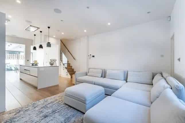 5 Floor Teraced House Cambridge Street London SW1V