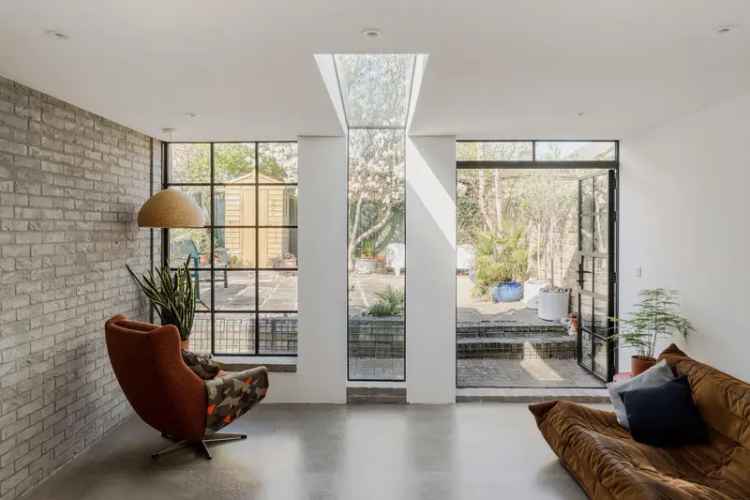 3-Bed House for Sale in Penge, South London Near Stations