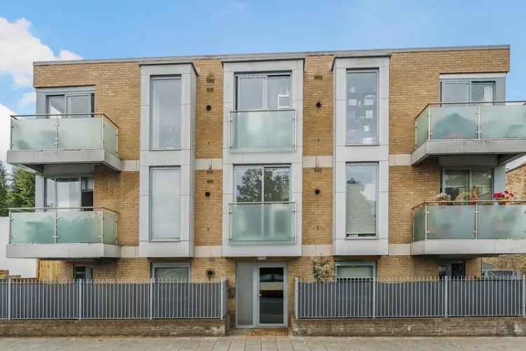 Flat For Sale in London, England