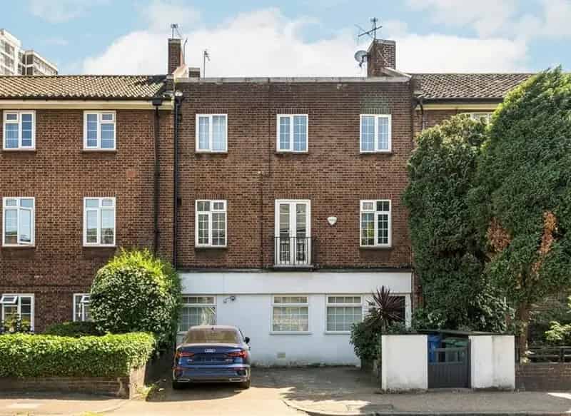 Four Bedroom Split Level Home Near Oval Station