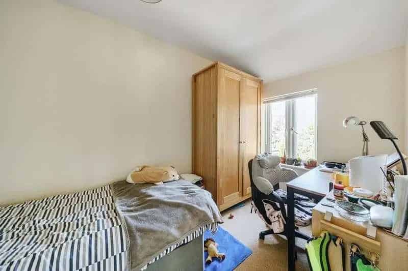 2 Bed Flat for Sale - Top Floor Apartment with Parking and Garden
