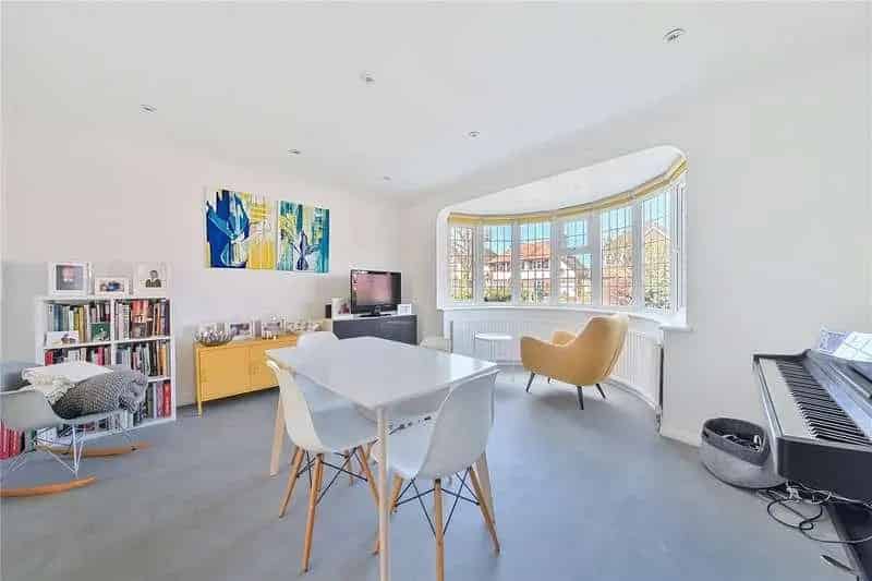 4 Bed House for Sale Near Hinchley Wood School