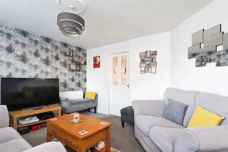 3 Bedroom Semi-Detached House Near M1 and Nottingham