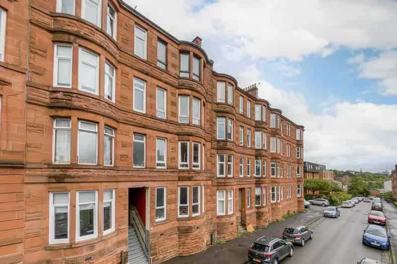 1 Bedroom Apartment for Sale in Thornwood Glasgow