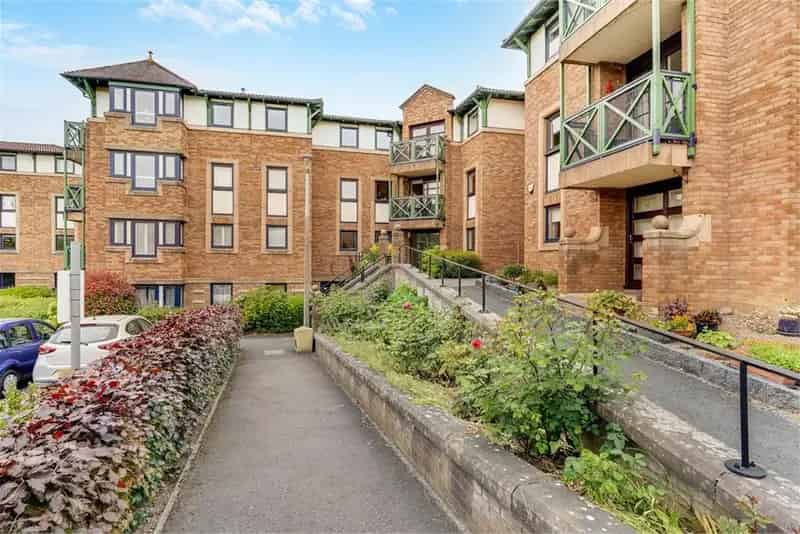2 Bed Flat North Werber Park  First Floor with 2 Reception Rooms