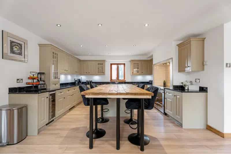 Barn Conversion with Equestrian Facilities and 5 Acres