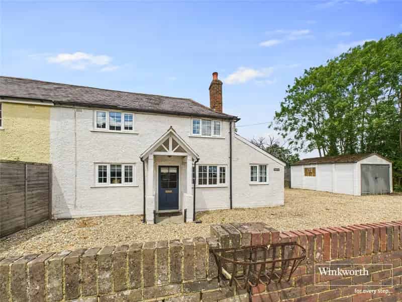 3 bedroom house in Three Mile Cross