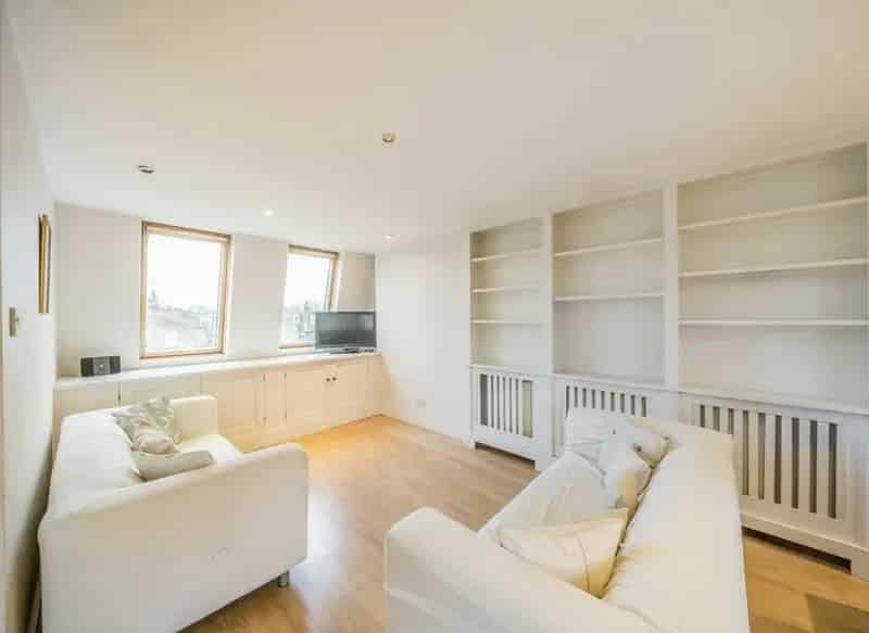 Spacious 3-Bedroom Maisonette with Open-Plan Living