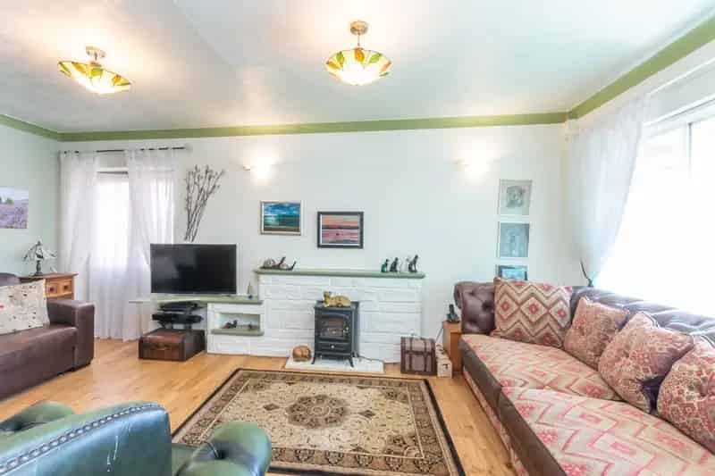Family Home with Garden and Off Street Parking