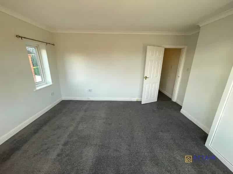 2 Bedroom Semi Detached House To Rent