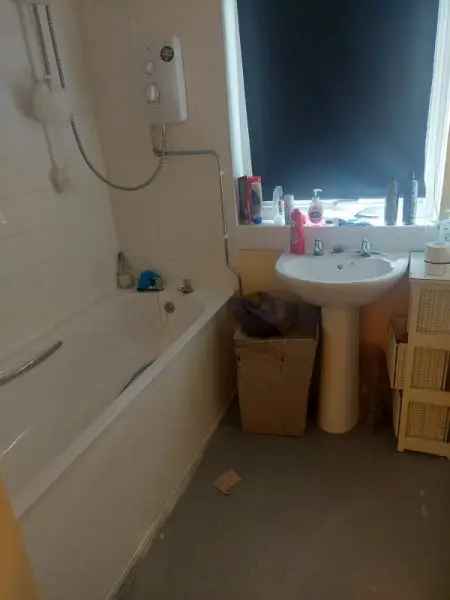 Flat For Rent in Broxtowe, England