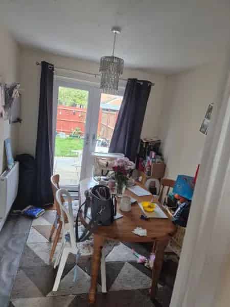 3 Bed End Terrace House Large Garden Near Transport Links