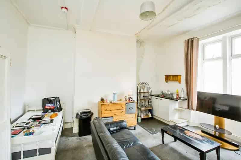 6 Bedroom Semi Detached House Halifax West Yorkshire