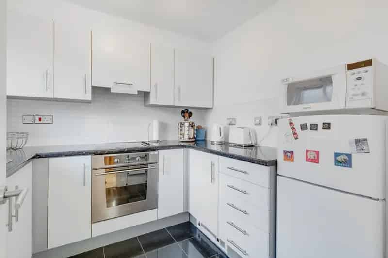 2 bedroom flat for sale
