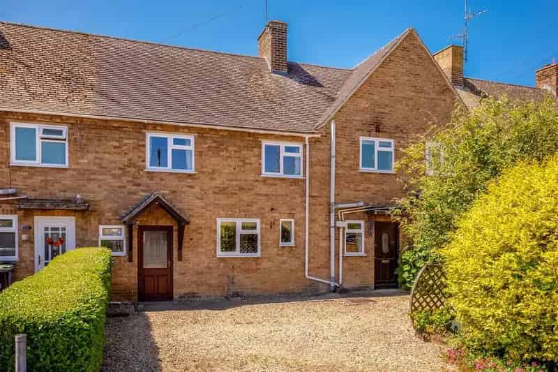 3 Bedroom Mid Terrace House Kingham Countryside Views Off Street Parking