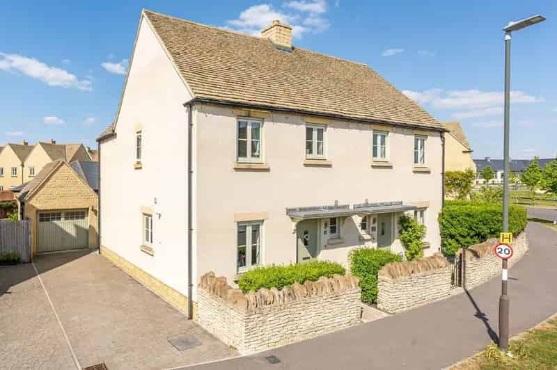 3 bedroom semi-detached house for sale