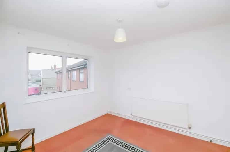 2 Bedroom Retirement Apartment with Lift and Parking