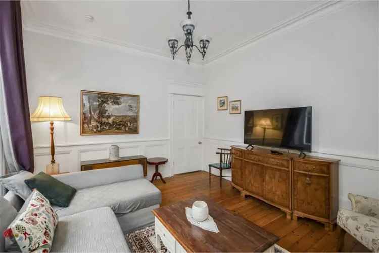 2 Bed Flat - Maindoor with 1 Reception Room