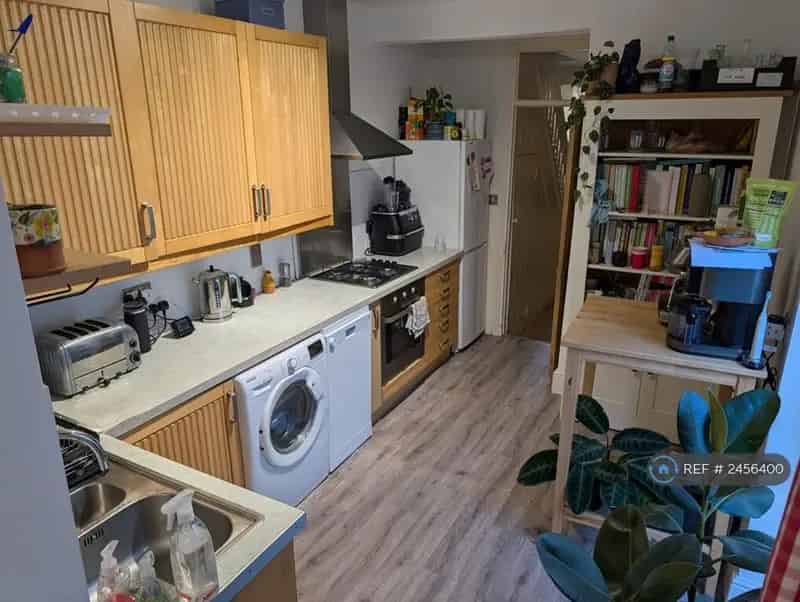 3 Bedroom Terraced House Short Term Let Windmill Hill