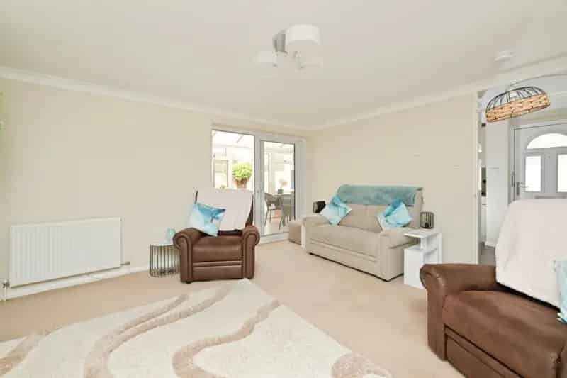 4 Bedroom Bungalow Orton Goldhay Modern Kitchen Conservatory Garage
