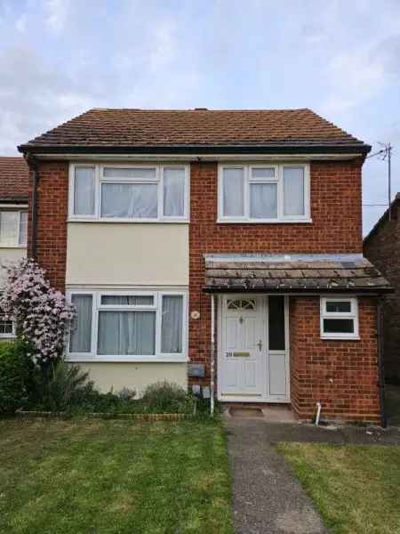 3 Bed End Terrace House Near High Street and Schools