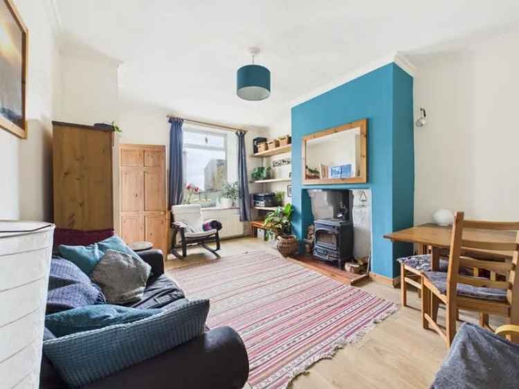 1 Bedroom House For Sale Near Frizinghall Station