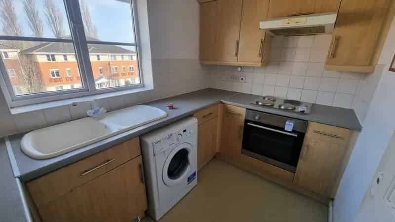 Two Bedroom Apartment Near New Square Shopping Centre West Bromwich