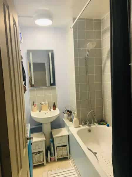 2 Bedroom Flat Near Latimer Road Station