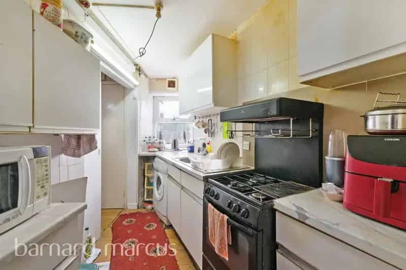 Spacious One Bedroom Freehold Property Near Heathrow