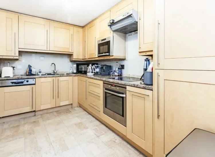 Flat For Sale in London, England