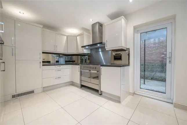 Detached house to rent in West Road, Ealing W5