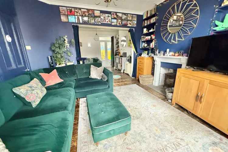Spacious Family Home with Ample Living Space and Stunning Views
