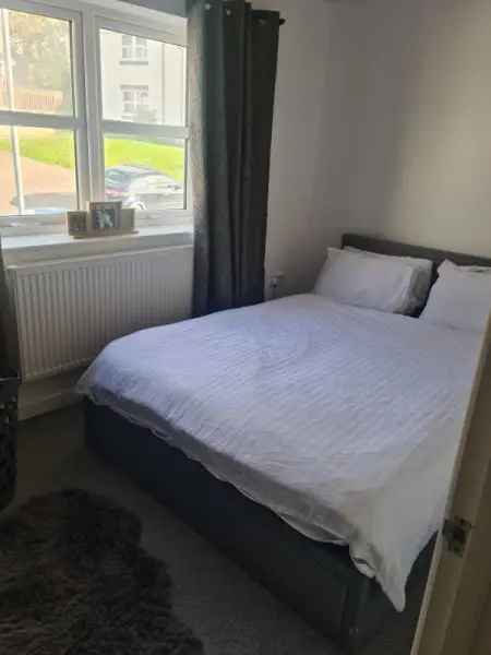 1 Bed Flat 2nd Floor  Kitchen Living Room Large Bedroom