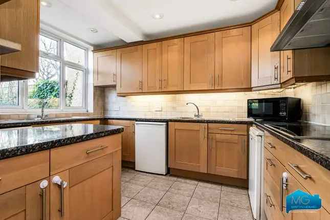 5 Bedroom Semi-Detached House to Rent in East Finchley