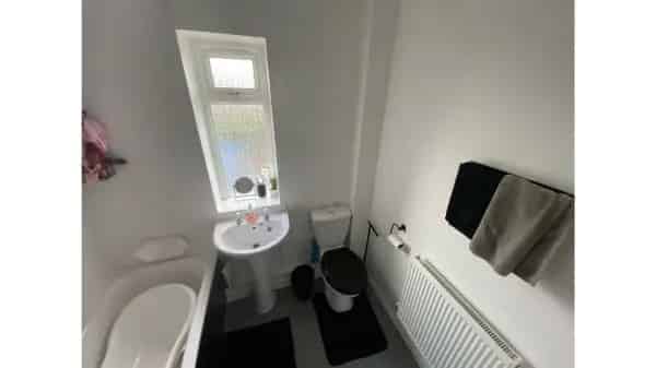 3 Bed Semi Detached House Near Kingston Epsom