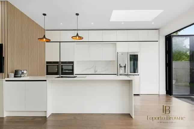 5 Bedroom Semi-Detached House for Sale in NW2