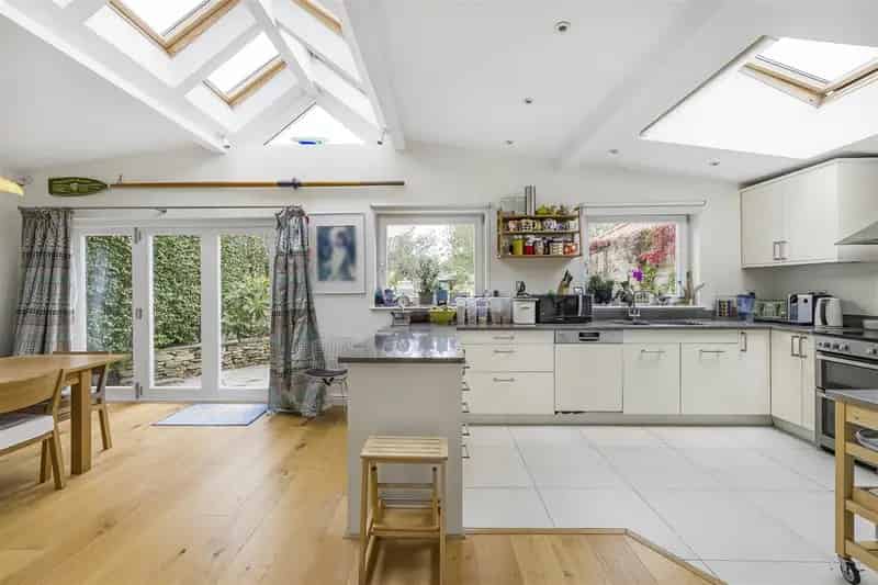 4 Bedroom Semi Detached House to Rent