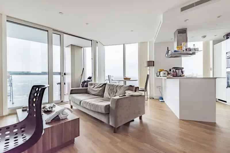 Modern 2-Bedroom Apartment with Incredible Views Maple Quay