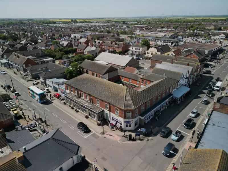 Louth Hotel: Pub, Commercial & Residential Units
