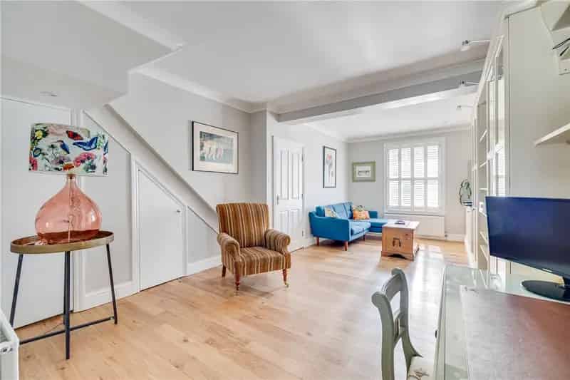 2 Bedroom House London Imperial Square