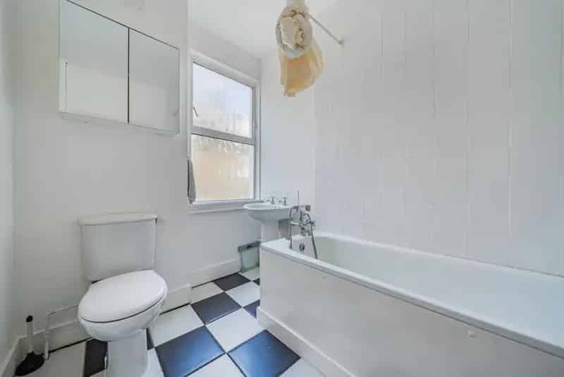 3 Bedroom Garden Maisonette Near Tooting Stations - No Chain