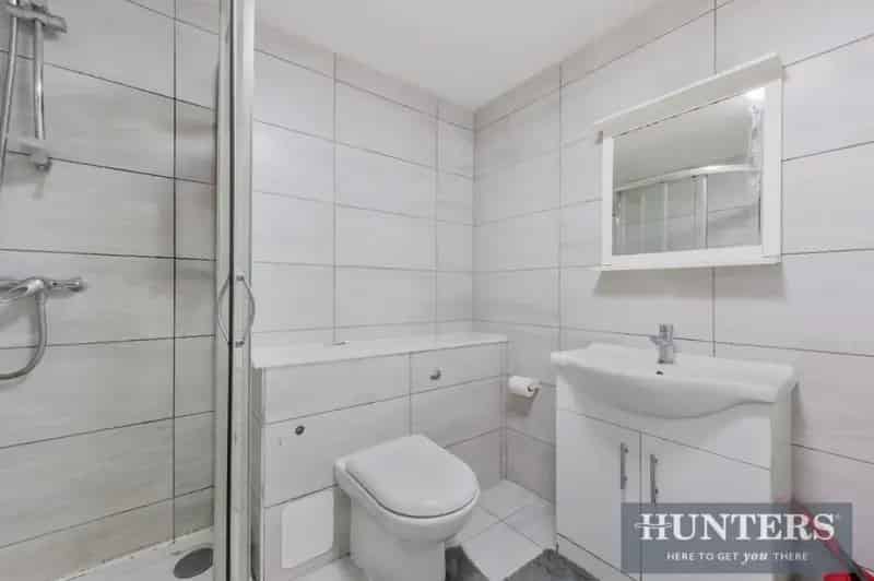 1 Bed Flat for Sale in Heston - Well Maintained Apartment