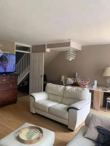 3 Bed House Near Reigate Redhill Schools Colleges